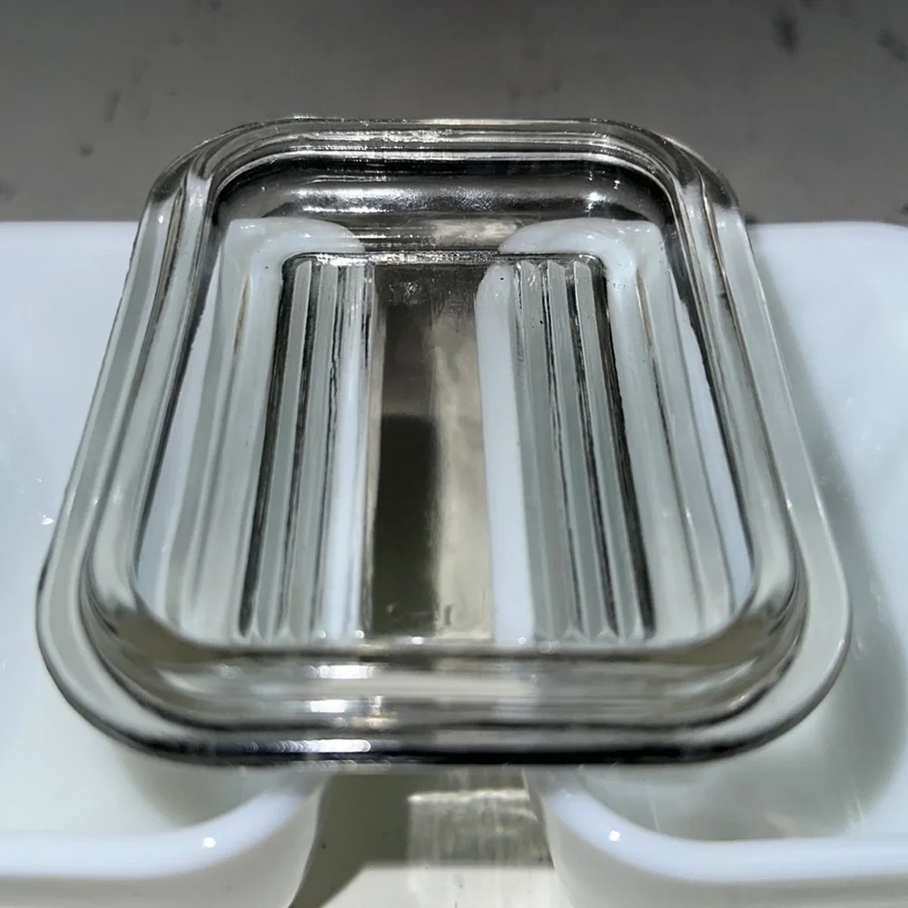 Vintage Pyrex 501 Amish Butterprint Rooster Fridge Set of 2 Pieces 1 Lid - Picture 12 of 13